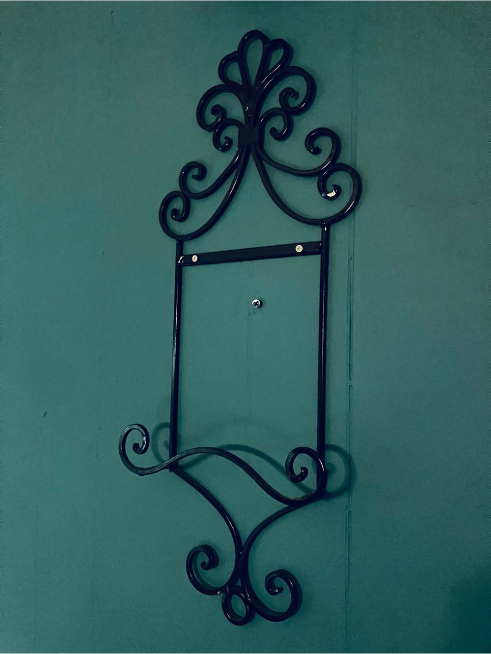 9” Decorative Black Metal Wall Plate Display - Home Wall Decor